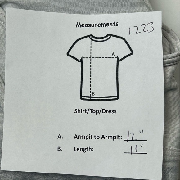 Under Armour Women's White Compression Sports Bra Size S Racerback - Picture 4 of 4